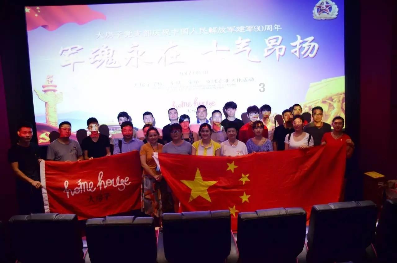 盐城首次发现!摄影师拍到红交嘴雀